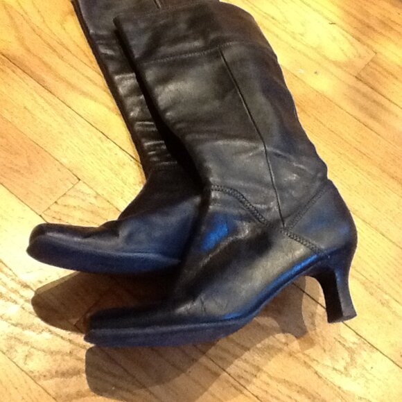 Kenneth Cole Reaction Kitten Heel Boots - Picture 5 of 7